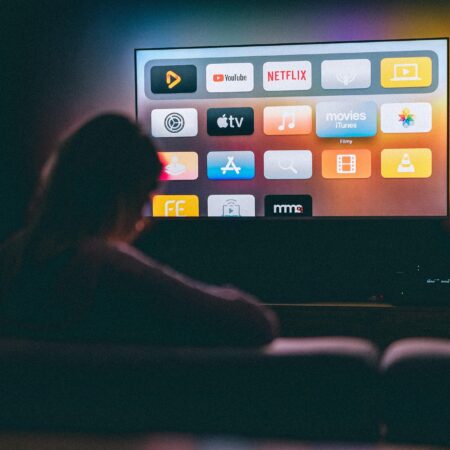 Fernsehen kostenlos: So schaust du 2026 Gratis-TV legal im Internet