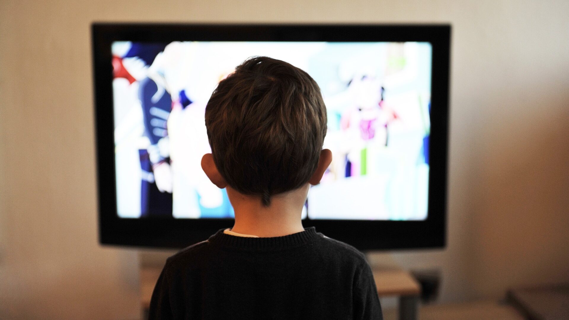 Warum Binge-Watching so süchtig macht - Mit Binge-Tipps 3 Besonders bei jungen Kindern sollte der Medienkonsum beschränkt werden.