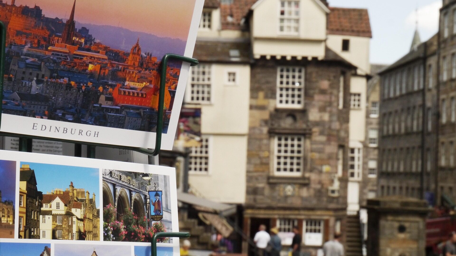 Zwei an einem Tag (Netflix-Serie): Liebe, Verlust und ein Datum, das alles verändert 1 Zwei an einem Tag - eine romantische Liebesgeschichte in der schottischen Hauptstadt Edinburgh.