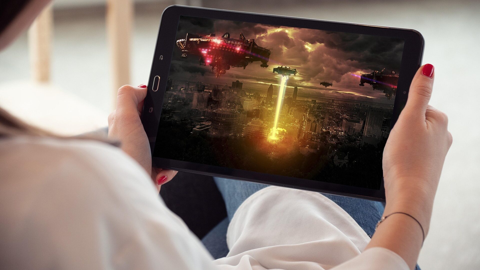 Sat.1 Live Stream: So schauen Sie SAT.1 kostenlos online 2 Mit Sat.1 Live Stream unabhängig vom Standort spannende Filme genießen.