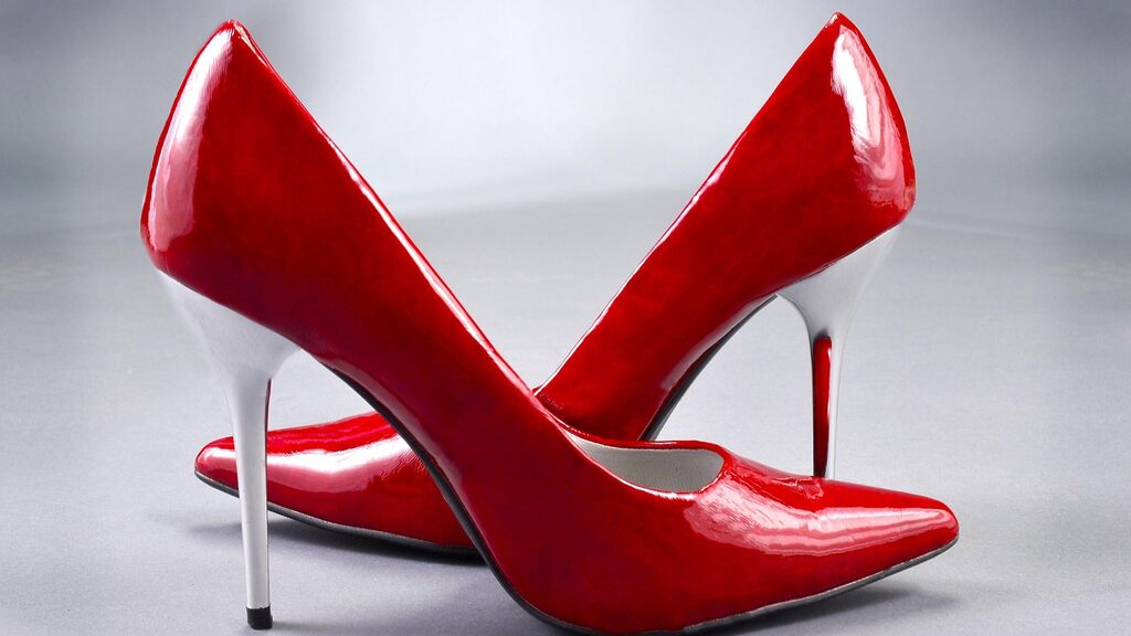 Reality Queens 2026 – Auf High Heels durch den Dschungel 3 Die Reality Queens müssen sich in High Heels im Dschungel behaupten.