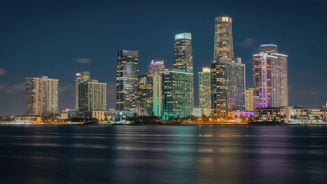 Besetzung von „Dexter” – alle wichtigen Schauspieler im Überblick 2 Skyline