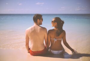Make Love Fake Love – Alles zur Reality-Show zwischen echter Liebe und Fake-Gefühlen 6 paar am strand