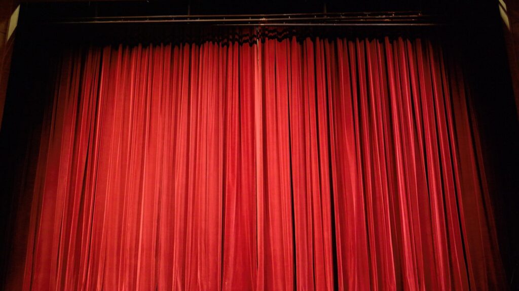 Michaela Weingartner 8 theater vorhang edited