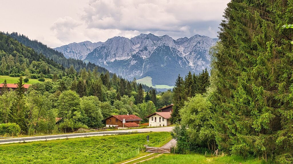 Die Landarztpraxis: Serien-Guide zu Staffeln, Figuren & mehr 1 dorf bayern edited