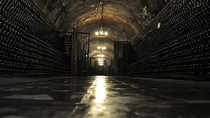 Besetzung von Stranger Things: Alle wichtigen Darsteller im Überblick 5 fabrikhalle edited