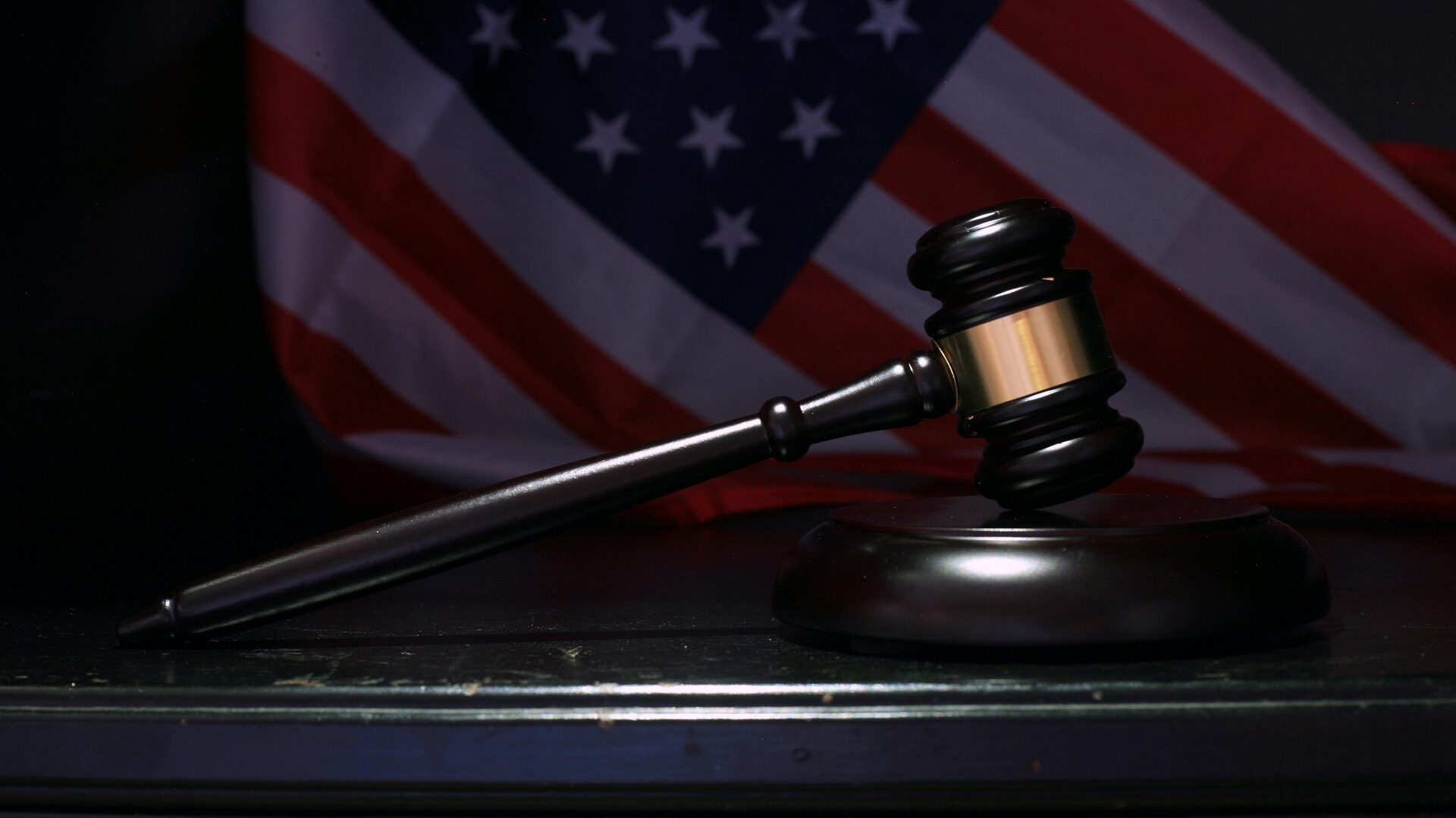 Besetzung von The Lincoln Lawyer: Alle wichtigen Fakten 3 Gerichts- und Anwaltsserien erfreuen sich immer noch großer Beliebtheit.