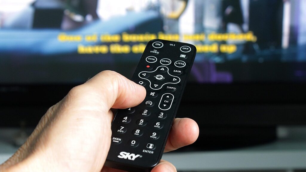 TV Sender – Übersicht, Programm & moderne Empfangswege 19 fernbedienung 2 edited
