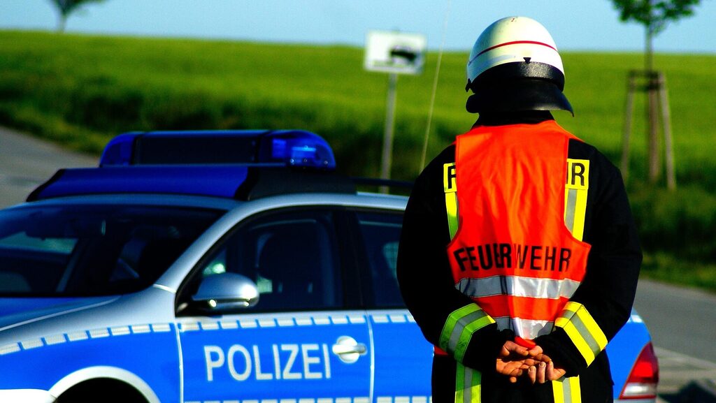 Notfall-Apps & Notruf-Apps: Digitale Helfer für den Ernstfall 28 feuerwehr polizei edited