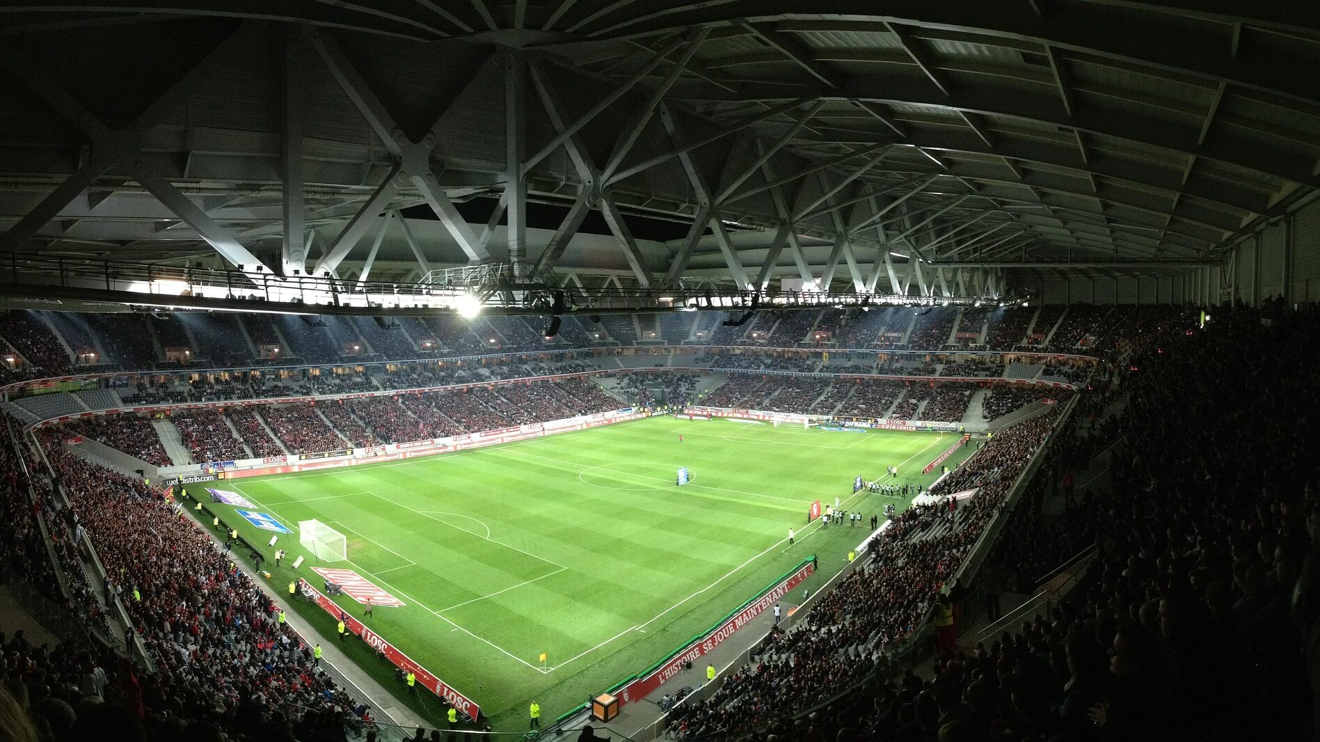 Deutschland live – TV, Stream, Politik & Sport im Überblick 4 Fußballstadion.