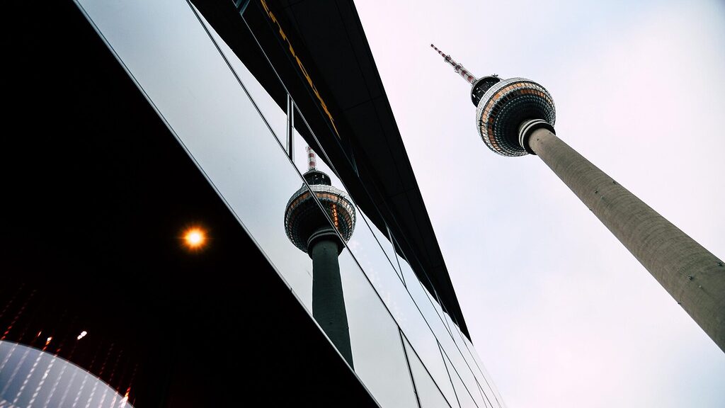 ZDF Morgenmagazin: Sendung, Studio, Events & Sport-Schwerpunkte 19 berlin fernsehturm edited