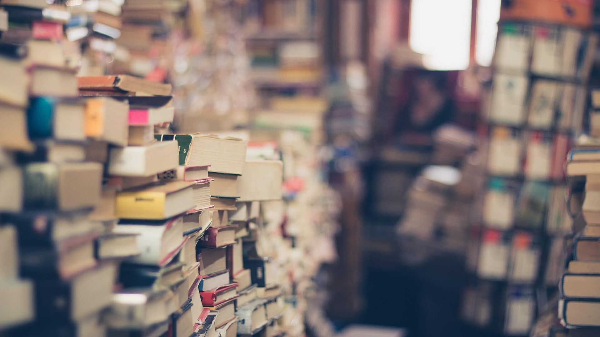 Analog statt digital - kurzer Trend oder echte Streaming-Krise? 2 Physische Medien, darunter ganz besonders Bücher, benötigen viel Platz.